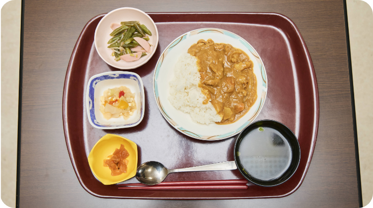 一般的な昼食（主菜＋副菜＋汁物）